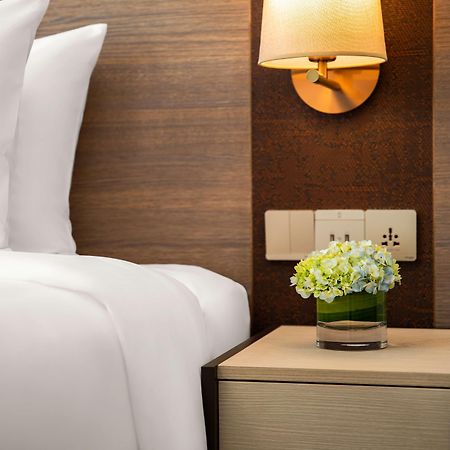 孟买安德瑞midc丽笙酒店 外观 照片 A bedside table