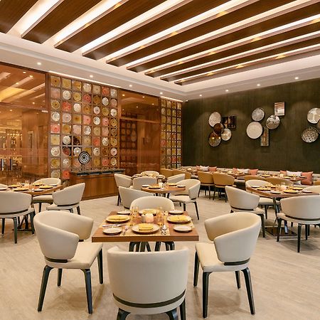孟买安德瑞midc丽笙酒店 外观 照片 The interior of the restaurant