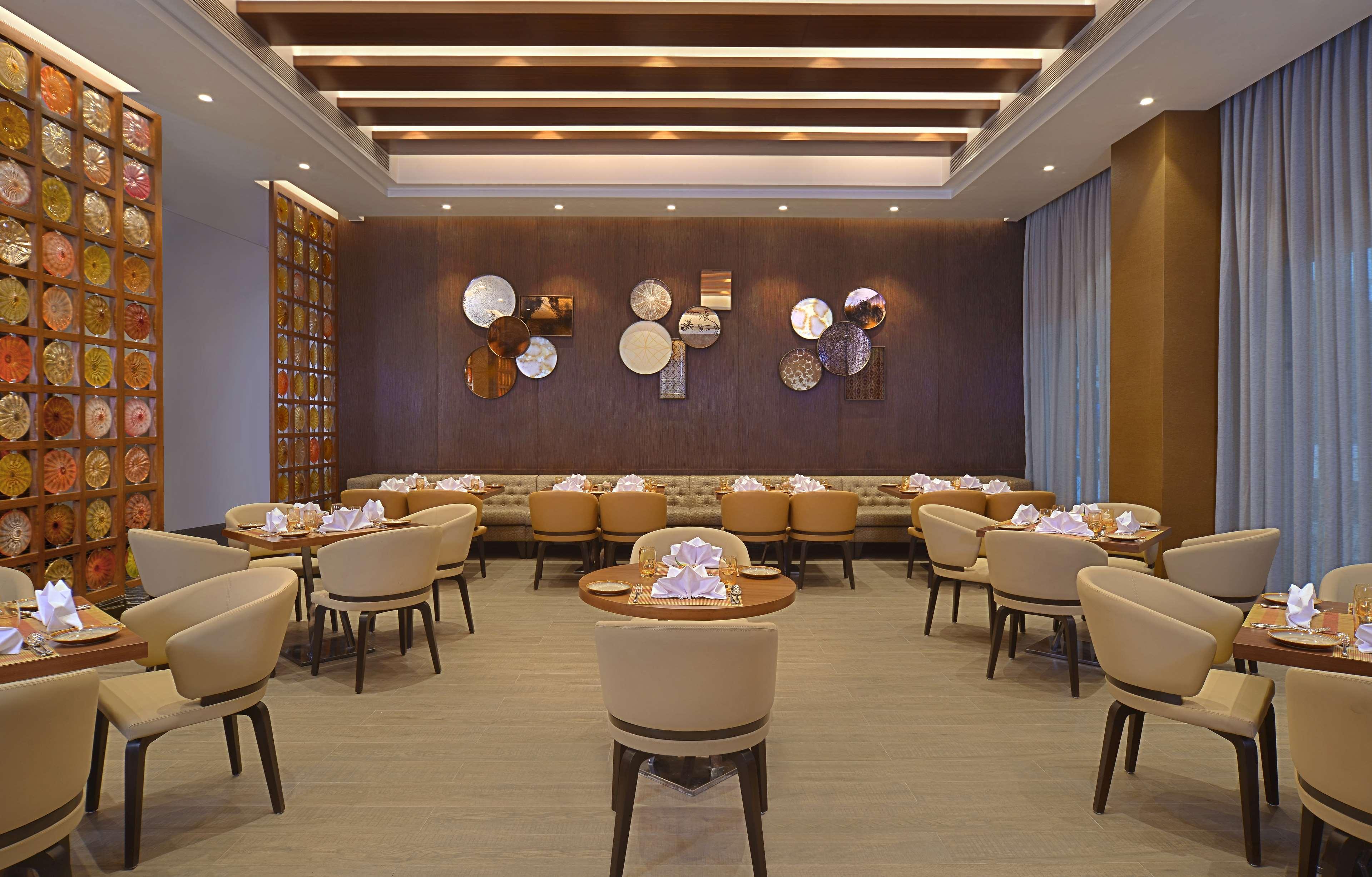 孟买安德瑞midc丽笙酒店 外观 照片 The interior of the restaurant