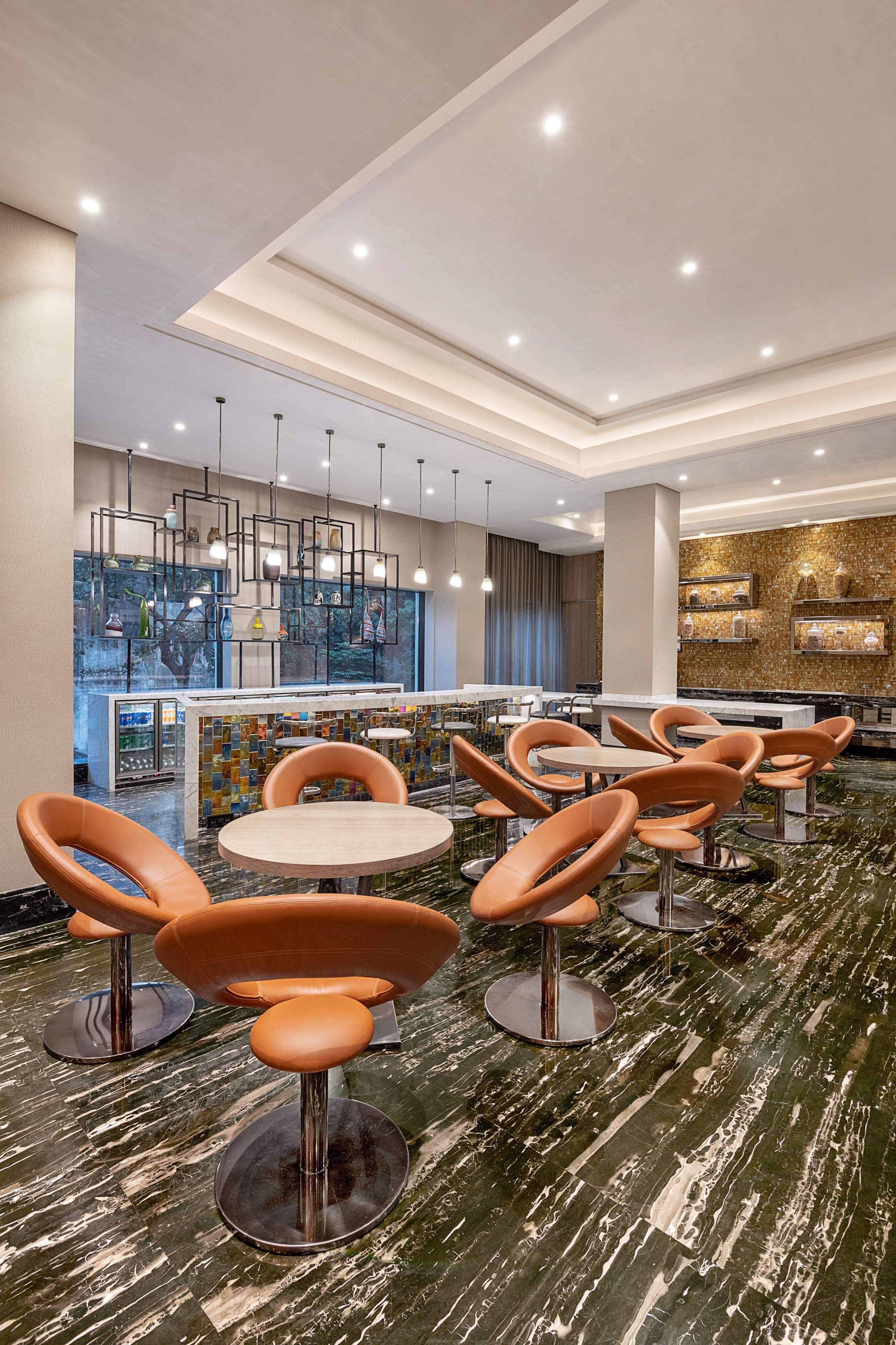 孟买安德瑞midc丽笙酒店 外观 照片 The lounge at the airport